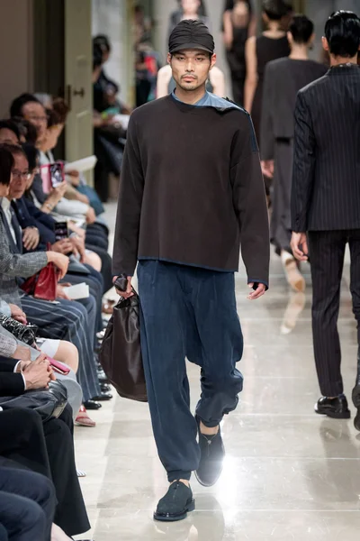 Look 30